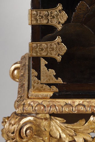  - Grand cabinet Edo Avec son piètement baroque du XVIIIe siècle