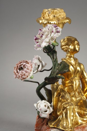 Antiquités - Pair of so-called “magots” torches  in gilded bronze and porcelain