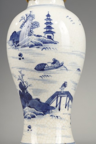 18th century - Small White Crackle Porcelain Vase, China 18th Century