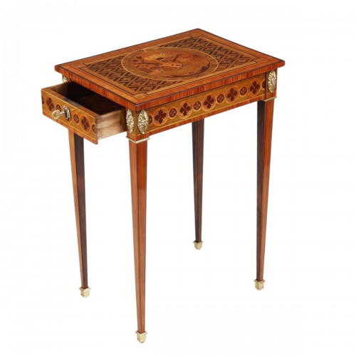 Petite table volante en marqueterie, époque Louis XVI