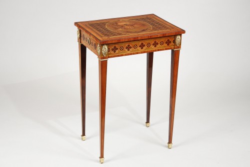 Louis XVI - Petite table volante en marqueterie, époque Louis XVI