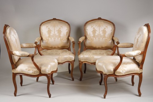 XVIIIe siècle - Paire de fauteuils à la Reine estampillés de St Georges