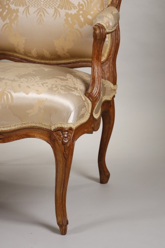 Antiquités - Paire de fauteuils à la Reine estampillés de St Georges