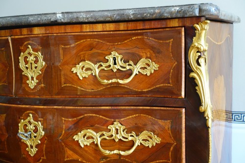 XVIIIe siècle - Commode Louis XV estampillée Lebesgue