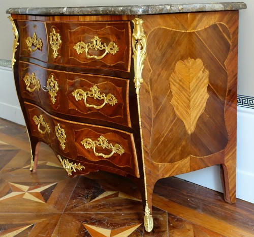 Louis XV - Commode Louis XV estampillée Lebesgue