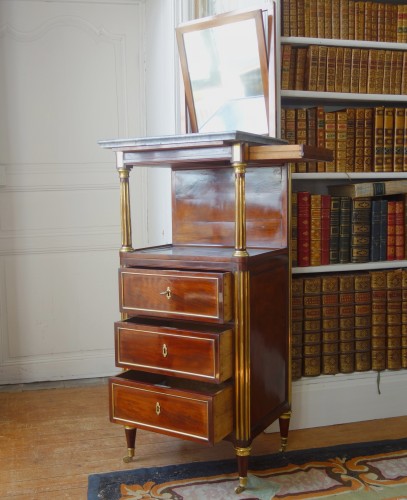 Barbière table de toilette d'époque louis xvi en acajou - Mobilier Style Louis XVI