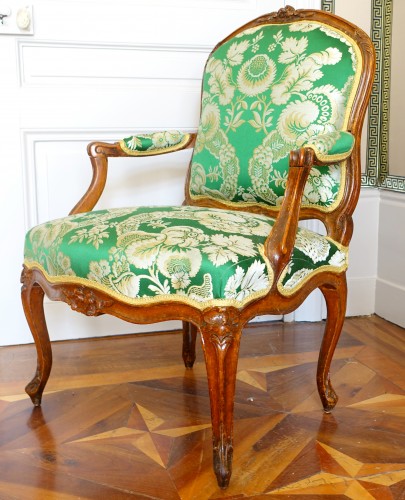 Sièges Fauteuil & Bergère - Fauteuil Louis XV, estampille Henri Amand