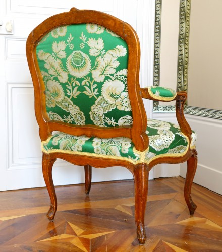 Fauteuil Louis XV, estampille Henri Amand - GSLR Antiques