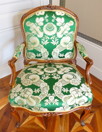 Fauteuil Louis XV, estampille Henri Amand - Louis XV