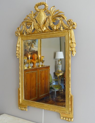 Miroirs, Trumeaux  - Miroir d'époque Louis XVI en bois sculpté et doré