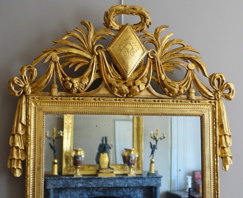 Miroir d'époque Louis XVI en bois sculpté et doré - GSLR Antiques