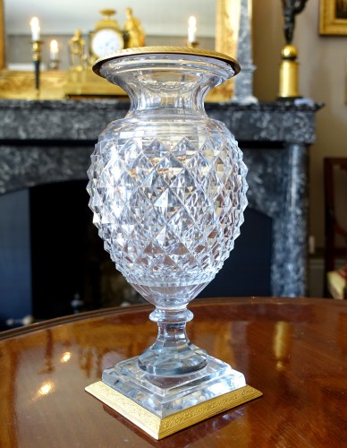 Verrerie, Cristallerie  - Vase en cristal taillé et bronze doré d'époque Charles X