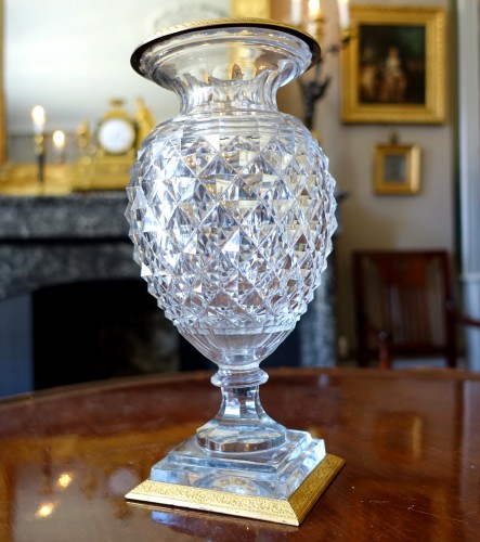 XIXe siècle - Vase en cristal taillé et bronze doré d'époque Charles X