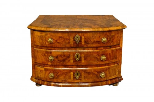  18th-century Alsatian master's chest of drawers