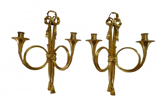 Paire d'appliques trompes de chasse en bronze doré d'époque louis XVI