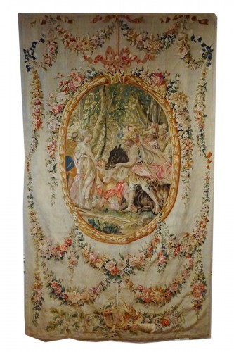 Aubusson tapestry around with medallion 18th century