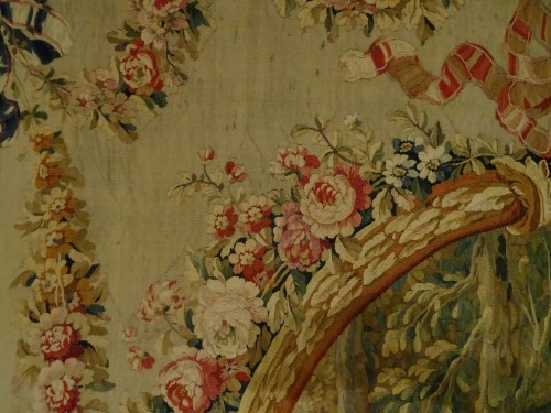 Aubusson tapestry around with medallion 18th century - 