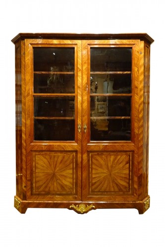 Kingwood veneer Bookcase Régence period