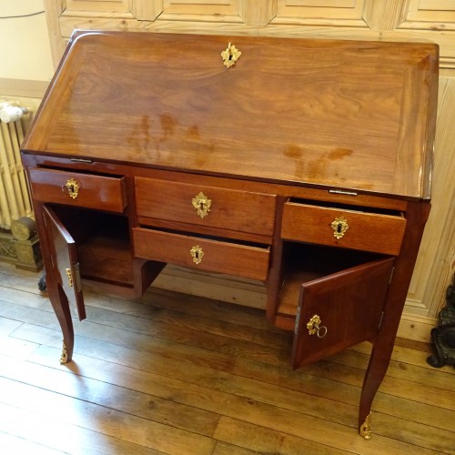 Louis XV - Bureau dos d'âne, de pente en acajou estampillé Macret