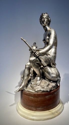 XIXe siècle - Sculpture en bronze argenté de Diane chasseresse