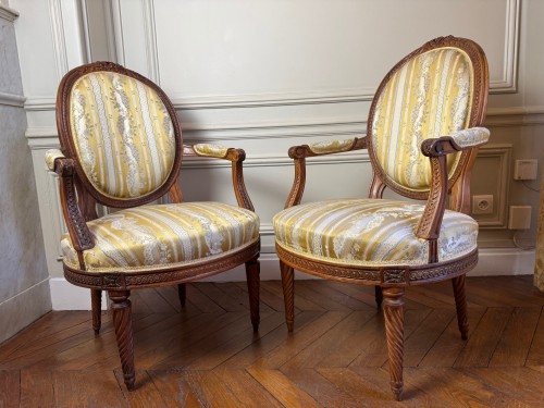 Pair of armchairs stamped Pluvinet - Seating Style Louis XVI