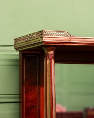 A Louis XVI lady&#039;s writing desk - Furniture Style Louis XVI