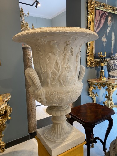 Pair of neoclassical white marble historiated vases  - 