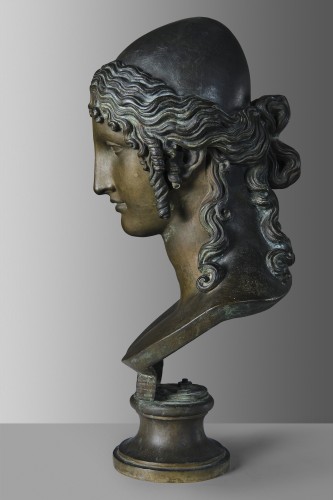 Hélène de Troie, buste de femme en bronze - Brun Fine Art