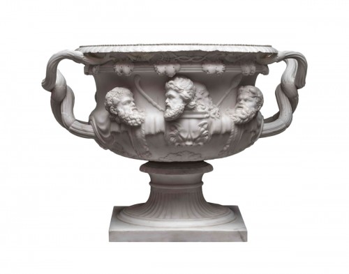 Vase à deux anses en marble