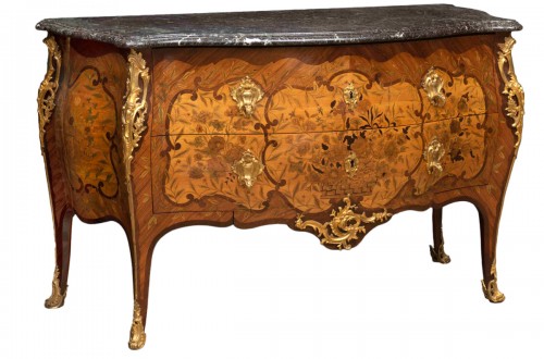 Commode Louis XV à marqueterie florale par Jacques Philippe Carel