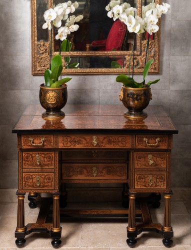 Bureau dit Mazarin marqueté époque Louis XIV - Mobilier Style Louis XIV