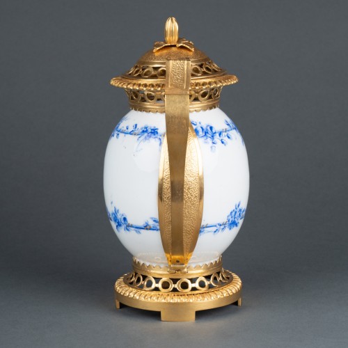 Pot - Pourri en porcelaine de Sèvres XVIIIe siècle - Louis XVI