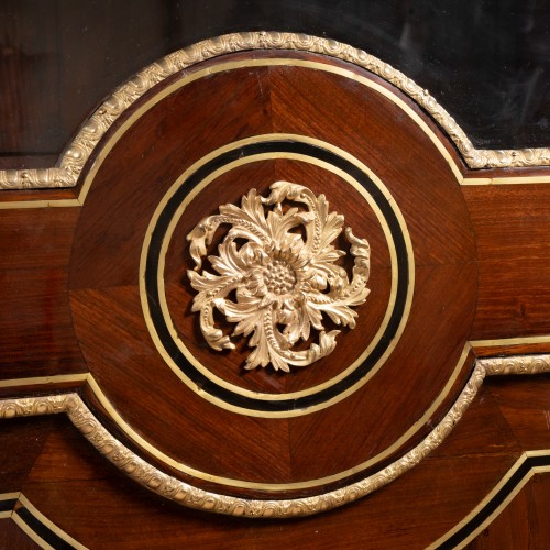 Satinwood Veneered Bookcase Regency Period circa 1710 - 