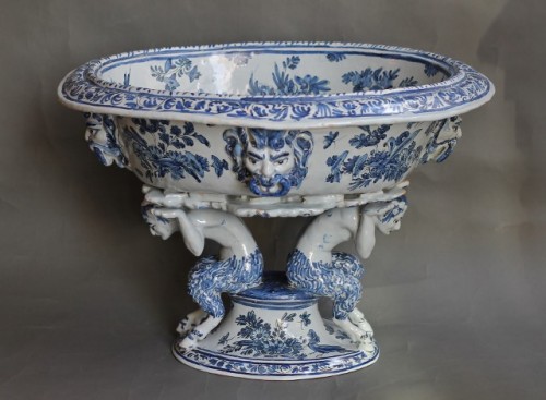 17th century - Large Nevers earthenware basin with two satyrs on the pedestal, 17th century