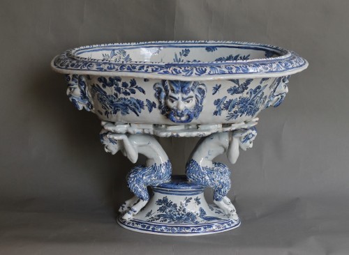 Large Nevers earthenware basin with two satyrs on the pedestal, 17th century - Louis XIV