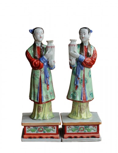 Pair of Chinese porcelain statuettes, Qianlong period (1736-1795)