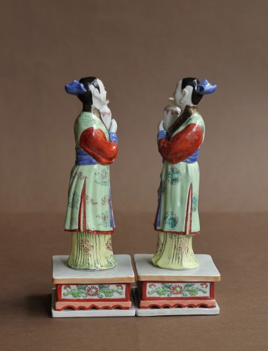 Pair of Chinese porcelain statuettes, Qianlong period (1736-1795) - Asian Works of Art Style 
