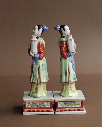 Pair of Chinese porcelain statuettes, Qianlong period (1736-1795) - 