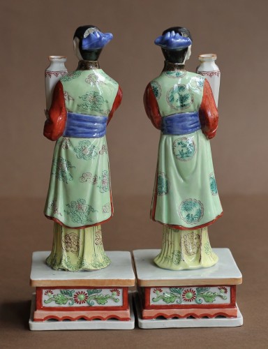 Antiquités - Pair of Chinese porcelain statuettes, Qianlong period (1736-1795)
