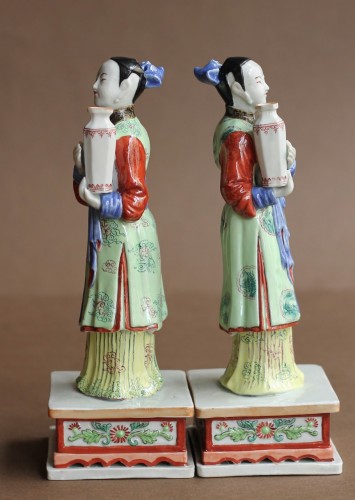 Antiquités - Pair of Chinese porcelain statuettes, Qianlong period (1736-1795)