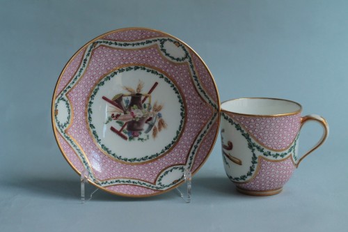 18th century - Calabre gobelet in Sèvres porcelain, a Taillandier pink ground,circa 1770