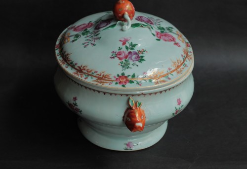 Terrine ovale en porcelaine de Chine, époque Qianlong (1736-1795) - JM Béalu & Fils