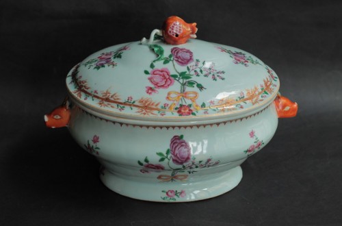 XVIIIe siècle - Terrine ovale en porcelaine de Chine, époque Qianlong (1736-1795)