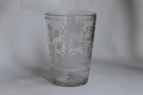 Seau de mariage en verre gravé d'armoiries et datés 1751 - Verrerie, Cristallerie Style 