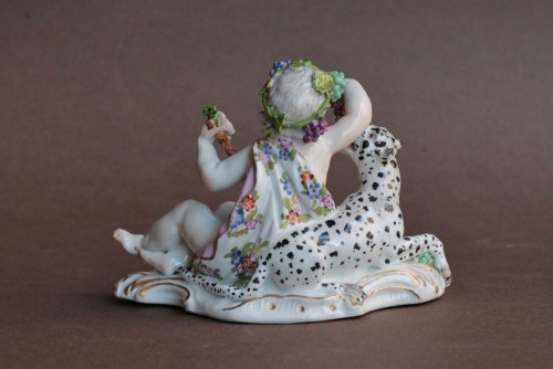 18th century - Young boy seated next to a leopard in Meissen porcelain, circa 1750-55.