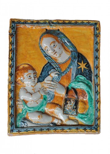 Deruta (Italy) earthenware plaque depicting the Virgin and Child Jesus, 17c