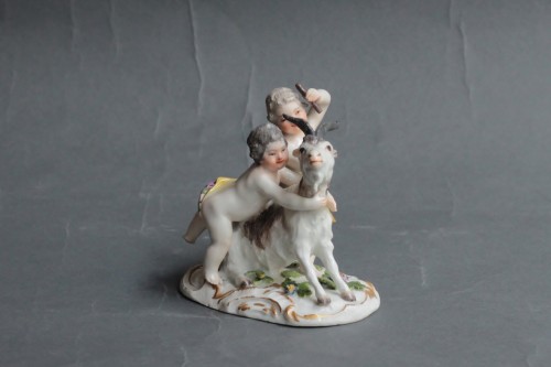 Meissen porcelain group of children with a goat, circa 1755 - Porcelain & Faience Style Louis XV