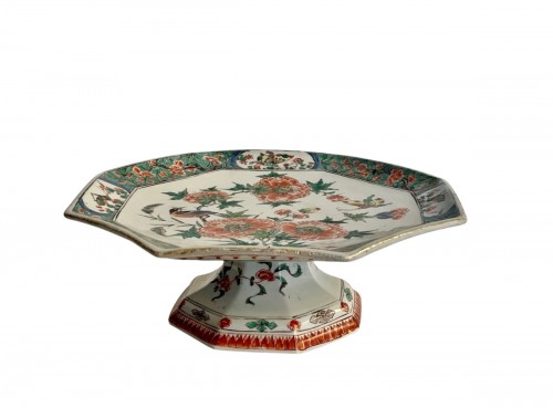 Octogonal display in Chinese porcelain with Green Family decoration 18h century