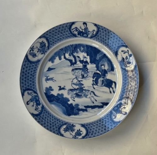 18th century - Chinese porcelain dish with blue and white decoration of horsemen 18th century