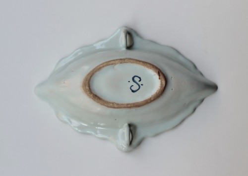 Porcelain & Faience  - 18th century Sauce boat in Sinceny earthenware with Chinese decoration Marked S 